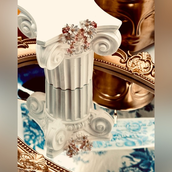 🆕 LES NEREIDES 🧿 NIB Verbena Flower and Round Stone Dangling Earrings - Picture 8 of 16